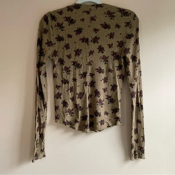 🌿3/$30 Free People Intimately one of the girls green floral button up top - Picture 6 of 8